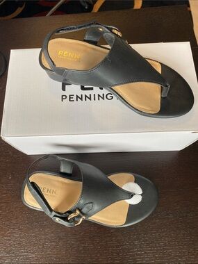 Women’s Black Leather Slingback Sandals with Gold Accent size 7 double wide NWT